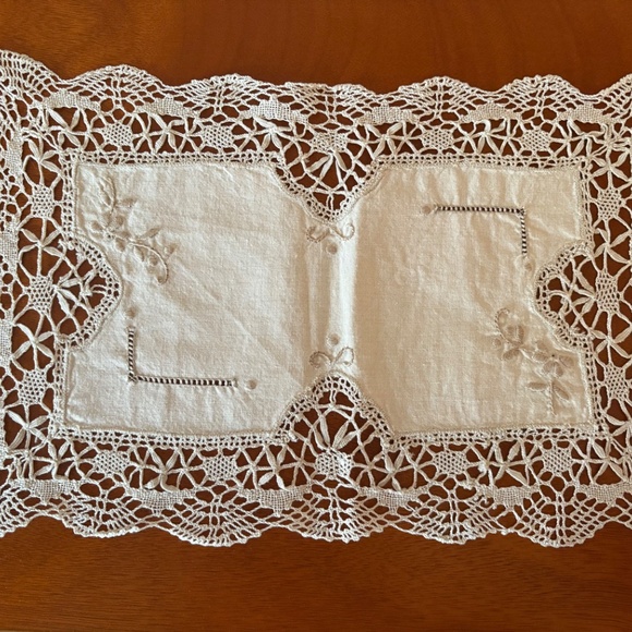 Lot of SIX Lace/Crochet Doilies Table Covers, Mats, Coasters, Protectors - Picture 3 of 7